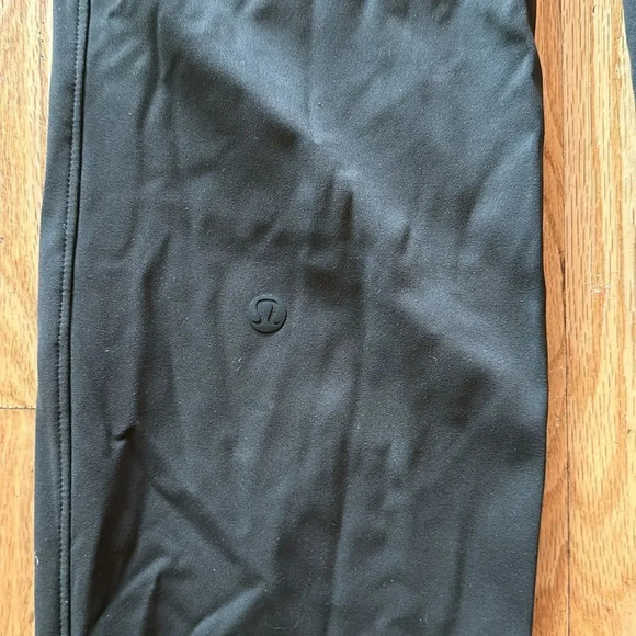 Lululemon sz 2 On The Fly Pant 28" Dark Olive Full-On Luxtreme great pre owned - Picture 5 of 7